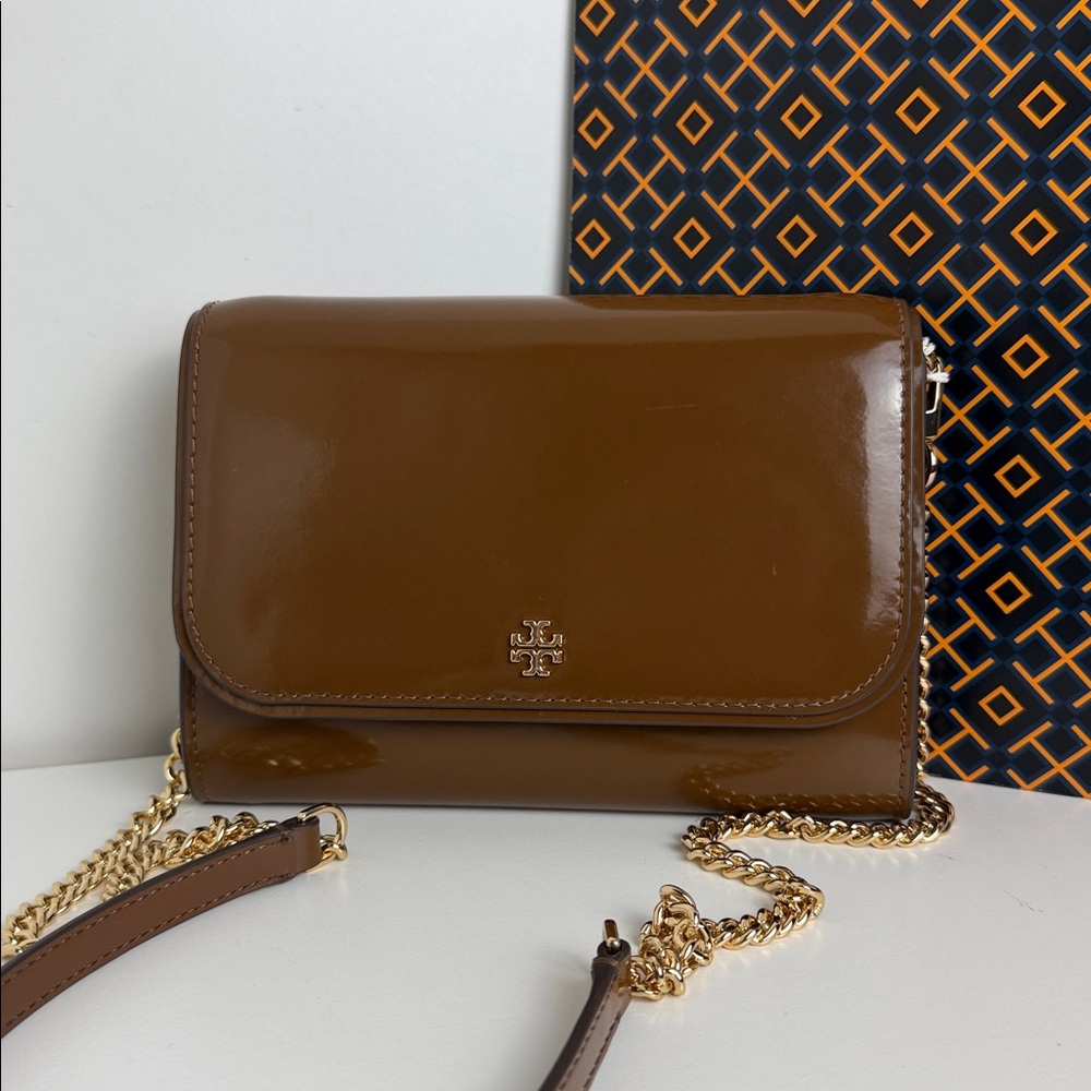 NWT Tory Burch Emerson  PATENT CHAIN WALLET